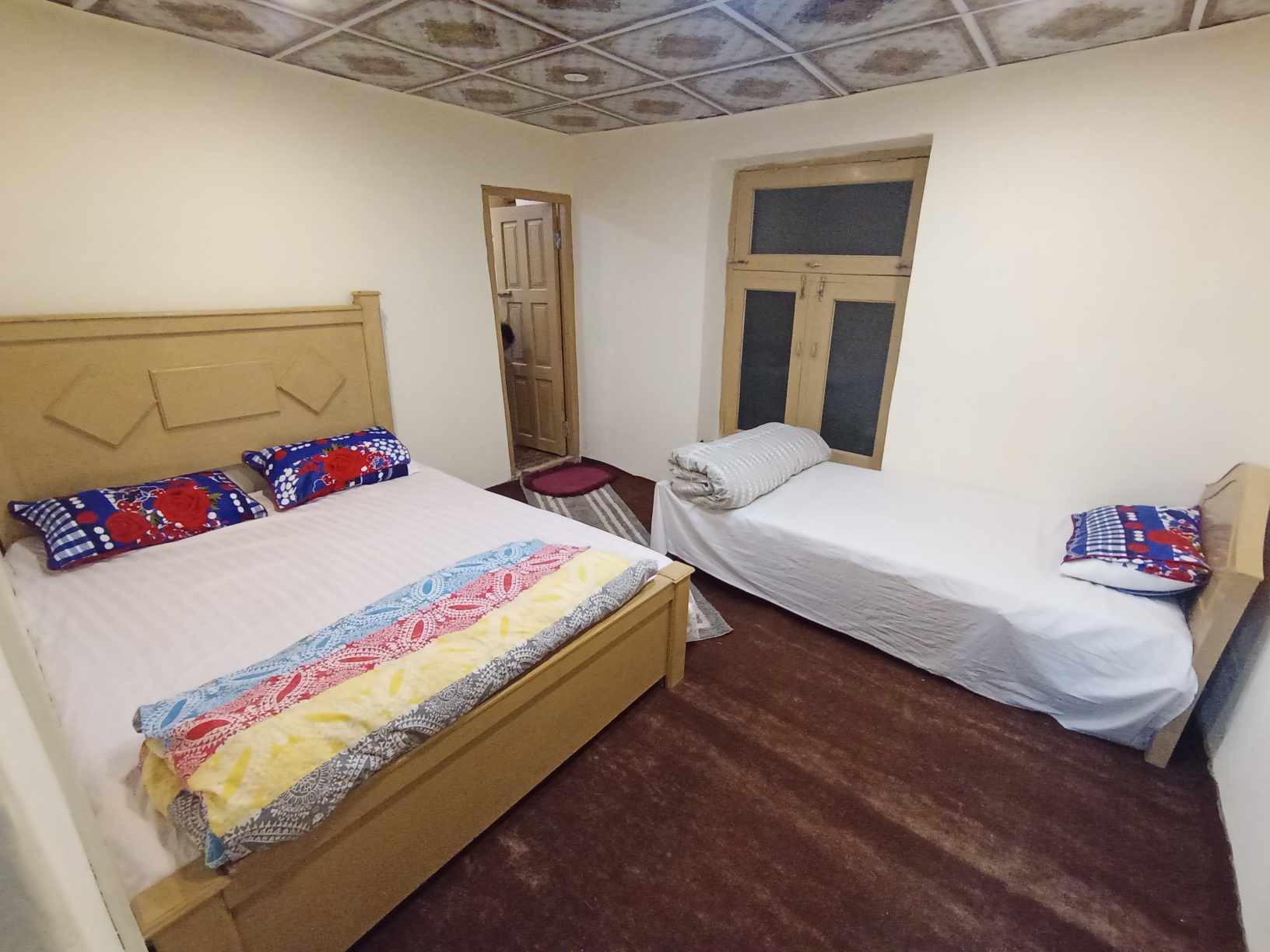 Family Room with double bed, single bed, and mountain view